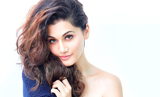 Taapsee gives a Big KISS to her Big family of million!