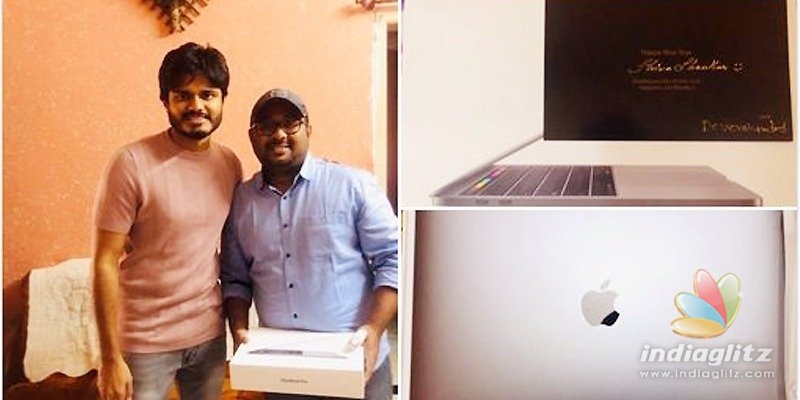 Vijay Deverakonda gifts big thing to fan!