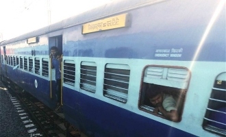 Vishaka Train: విశాఖ రైలు 9 గంటలు ఆలస్యం.. ఓటు వేస్తామా..? లేదా..? అనే ఆందోళన..